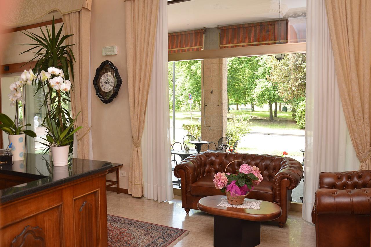 Hotel Plaza Tabiano Terme エクステリア 写真